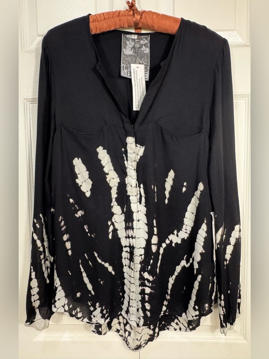 Young Fabulous & Broke Tops - Young Fabulous & Broke Black White Tie Dye Hi-Low Long Sleeve Top Size Small NWT